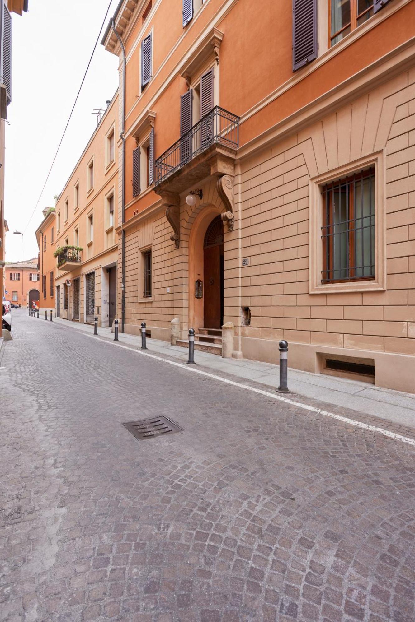 Central And Comfy Apartment Free Netflix And Disney Plus Bologna Exteriör bild