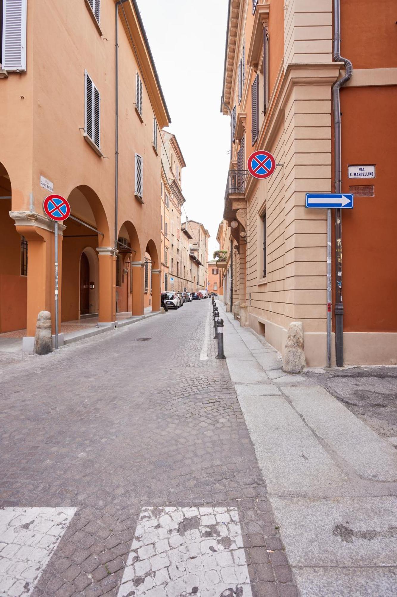 Central And Comfy Apartment Free Netflix And Disney Plus Bologna Exteriör bild