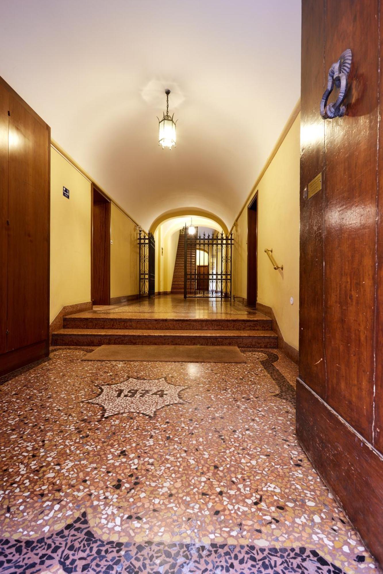 Central And Comfy Apartment Free Netflix And Disney Plus Bologna Exteriör bild
